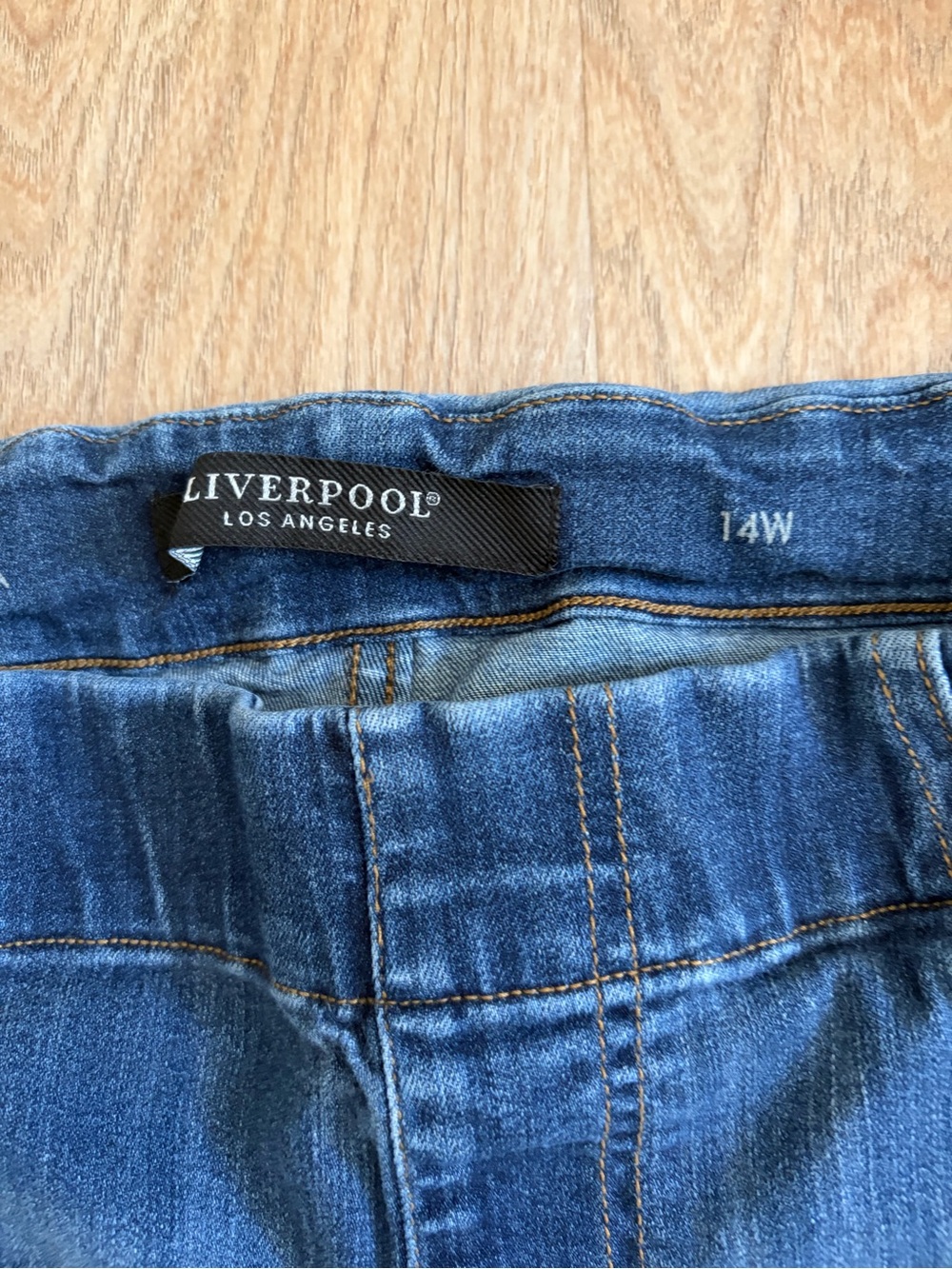 Liverpool The Bermuda Women’s  Blue Denim Rolled Cuff Shorts 14W Soft Stretchy - Picture 3 of 7